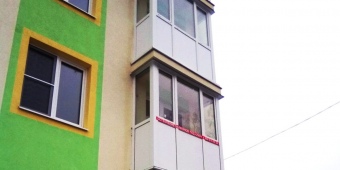 Остекление балконов в новостройке от плиты до плиты (французское) с внутренней теплой отделкой 