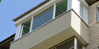Расширение балкона, монтаж крыши, профиль REHAU, стеклопакет с защитой от солнца